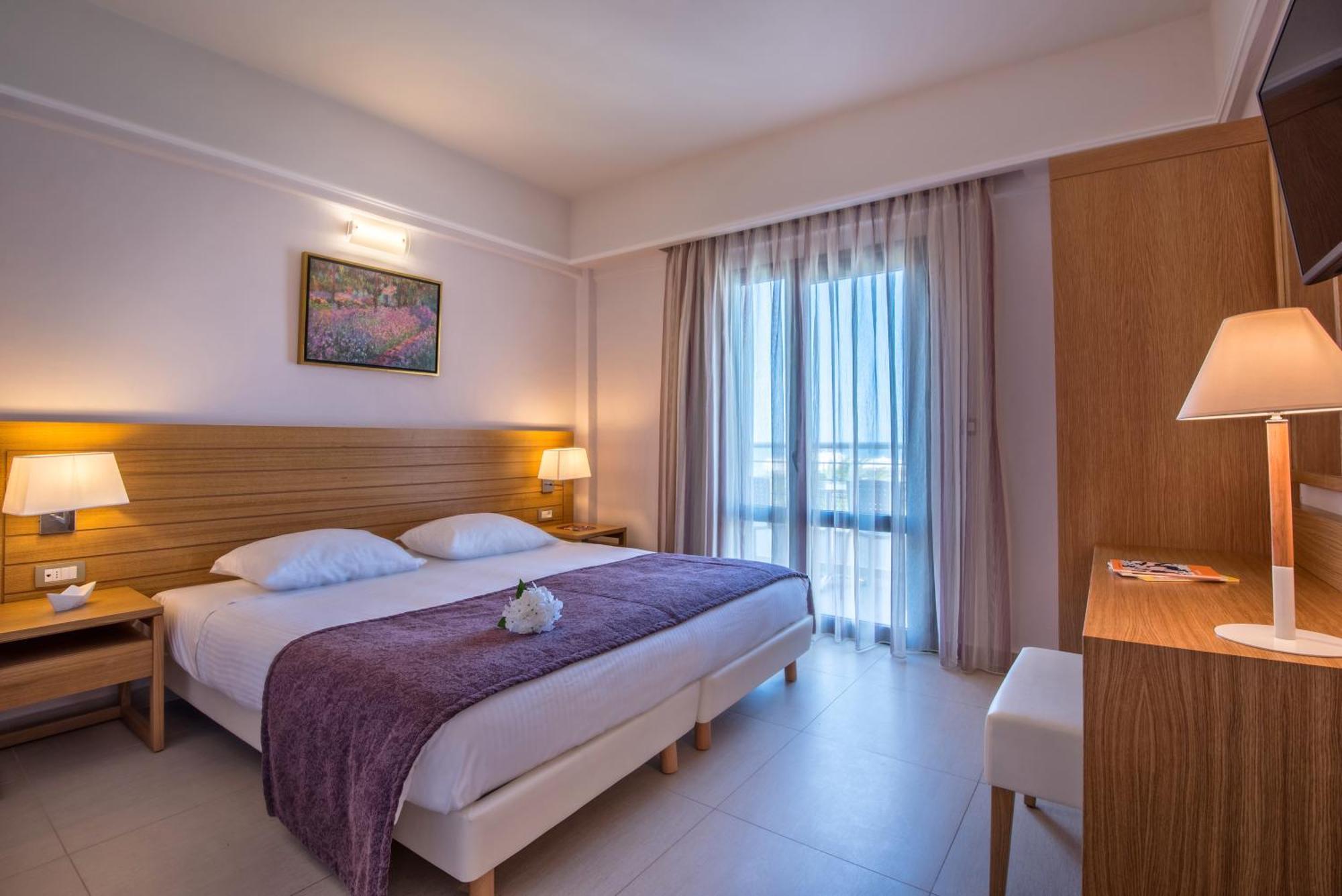 Porto Platanias Village Resort ภายนอก รูปภาพ
